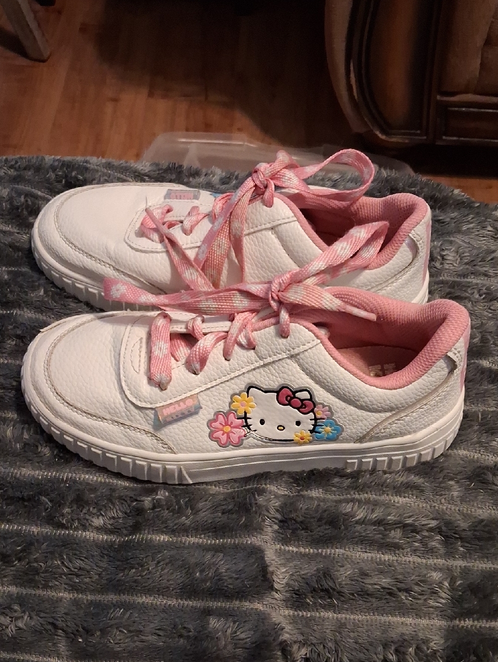 Hello Kitty White and Pink Girls Lace-Up Sneakers